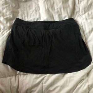 Large Outdoor Voices Black Skort.